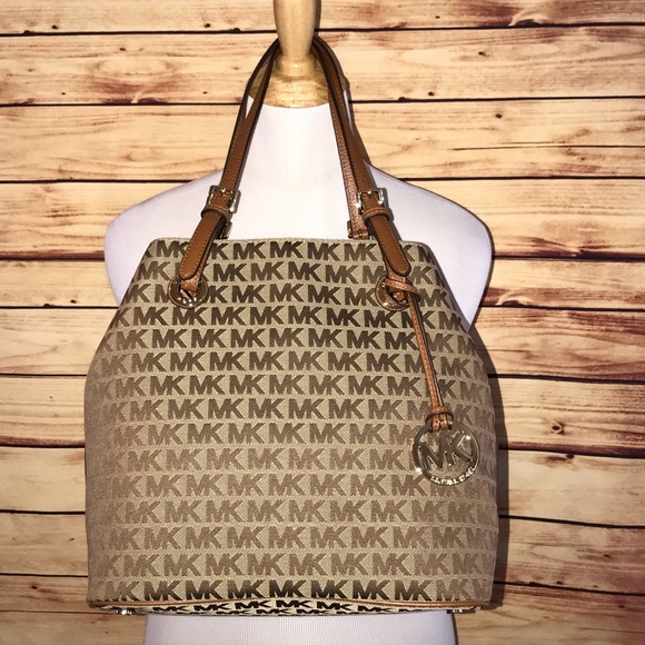 Michael Kors Handbags - 🆕 Michael Kors Grab Bag Tan Jacquard Jet Set Tote
